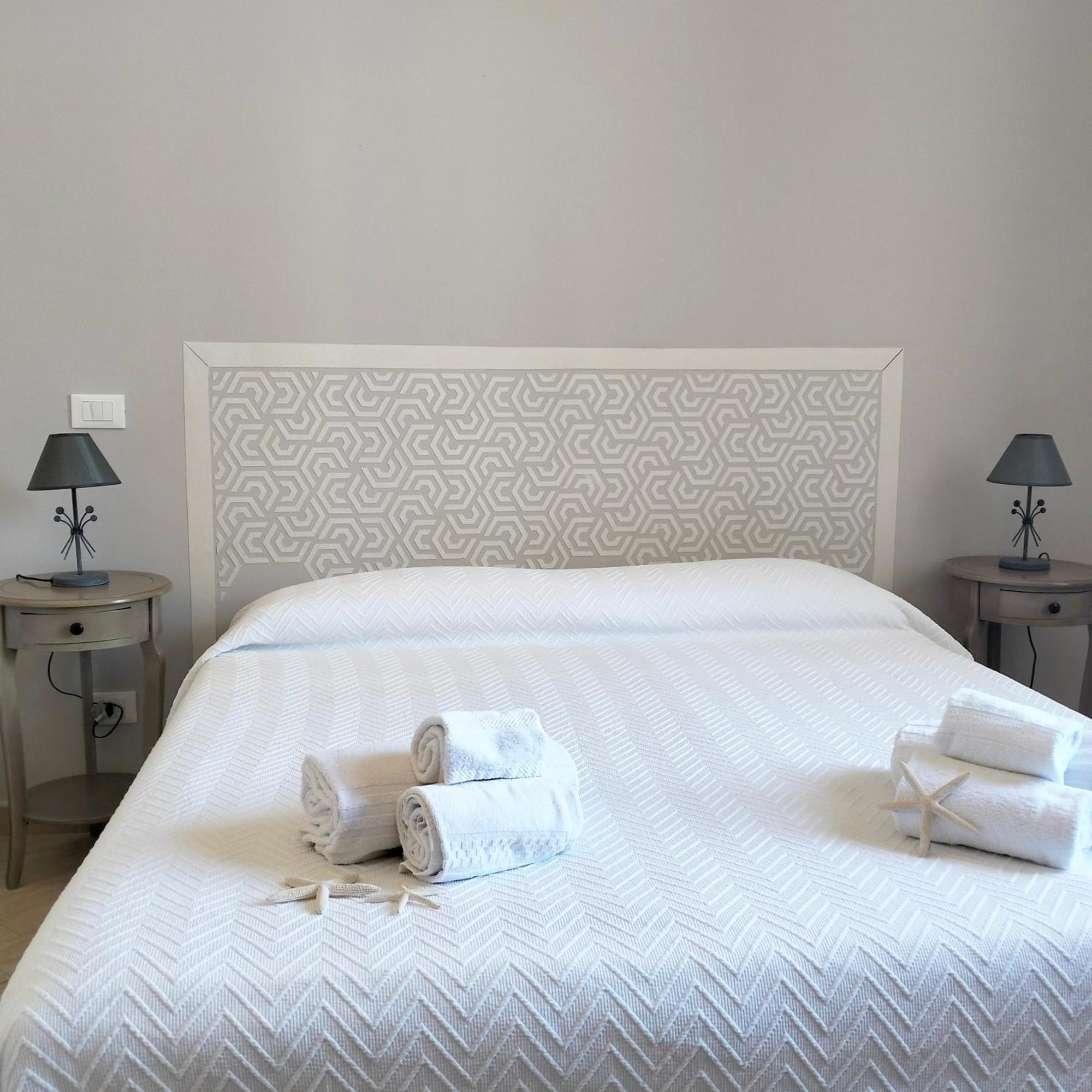 クストナーチ Cofanomare Bed & Breakfast エクステリア 写真