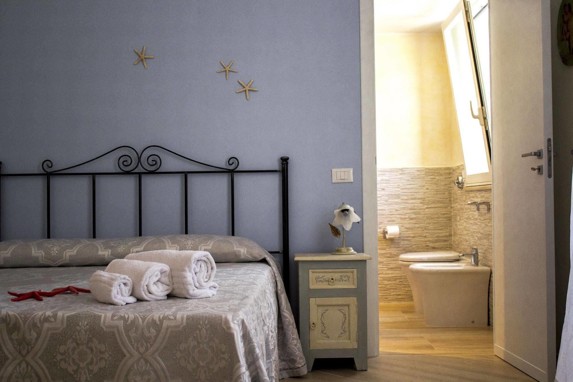 クストナーチ Cofanomare Bed & Breakfast エクステリア 写真